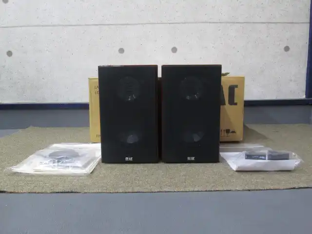 ELACスピーカー付属品