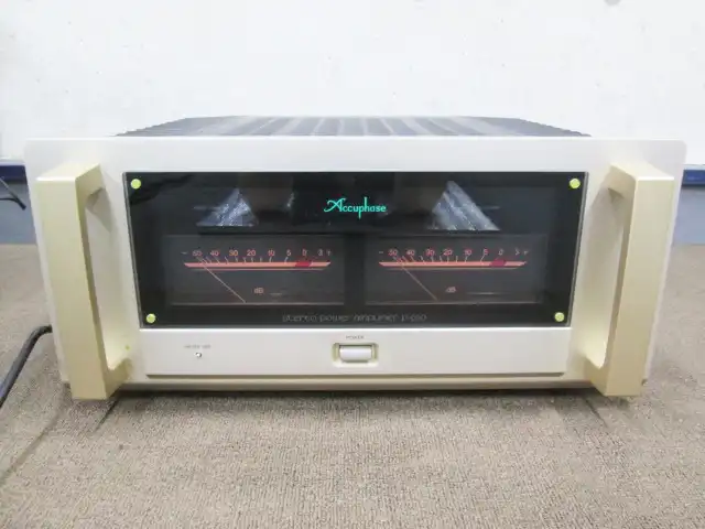 accuphaseパワーアンプ