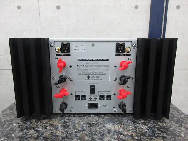 Mark Levinson背面