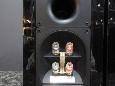 ELAC BS243 Black Edition